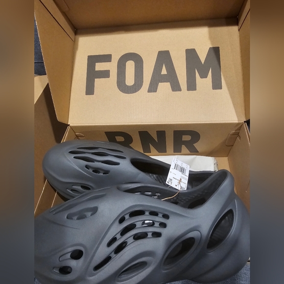 Yeezy Foam Runner Carbon new with box Size 14 main image 5
